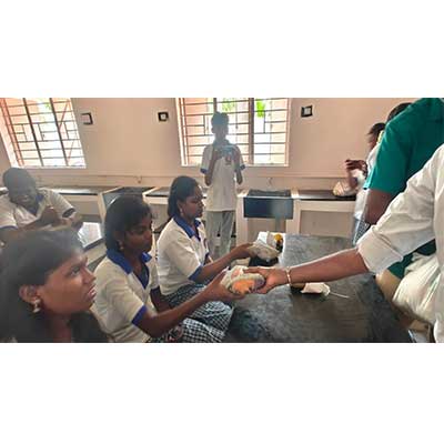 29-09-2026 பள்ளிக் குழந்தைகளுக்கு அன்னதானம் தண்ணிர் பாட்டில் ஸ்வீட் வழங்கும் விழா
